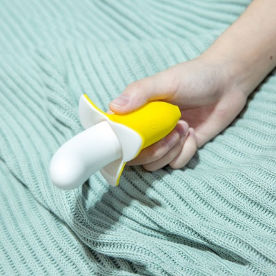 Banana G-spot stimulating clitoris massager vibrator - 4 
