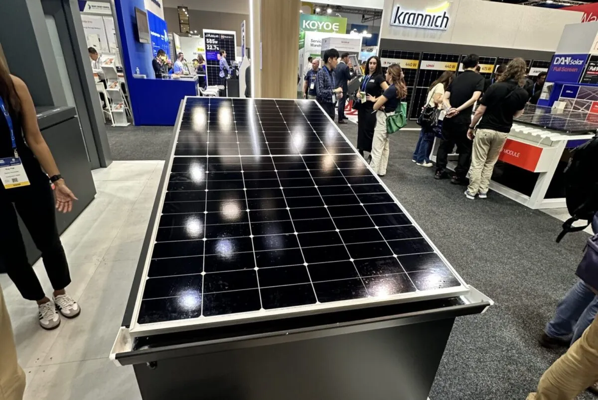 Longi lance un module solaire anti-poussière pour le segment C&I