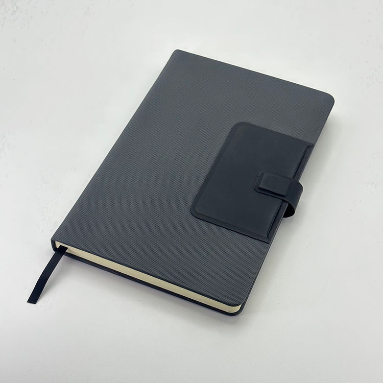 Caderno com suporte para caneta integrado