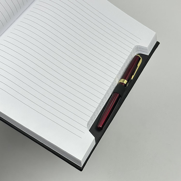Caderno com suporte para caneta integrado - 11 