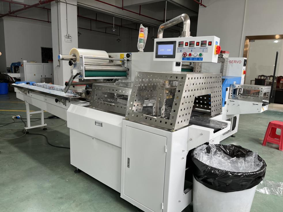 How to safely operate the reciprocating packaging machine?