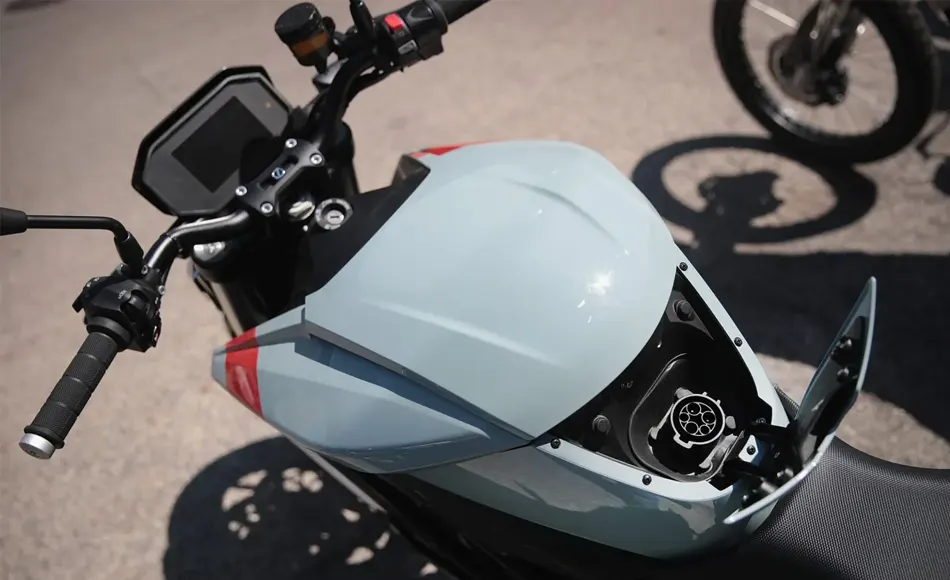 Quomodo motorcycle electrica connectï?