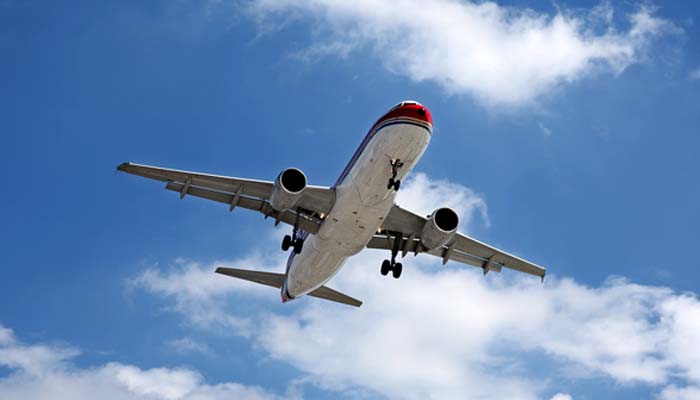 ¿Cuáles son las ventajas y desventajas del transporte aéreo?