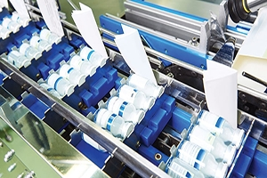 Air knives in the pharmaceutical packaging process