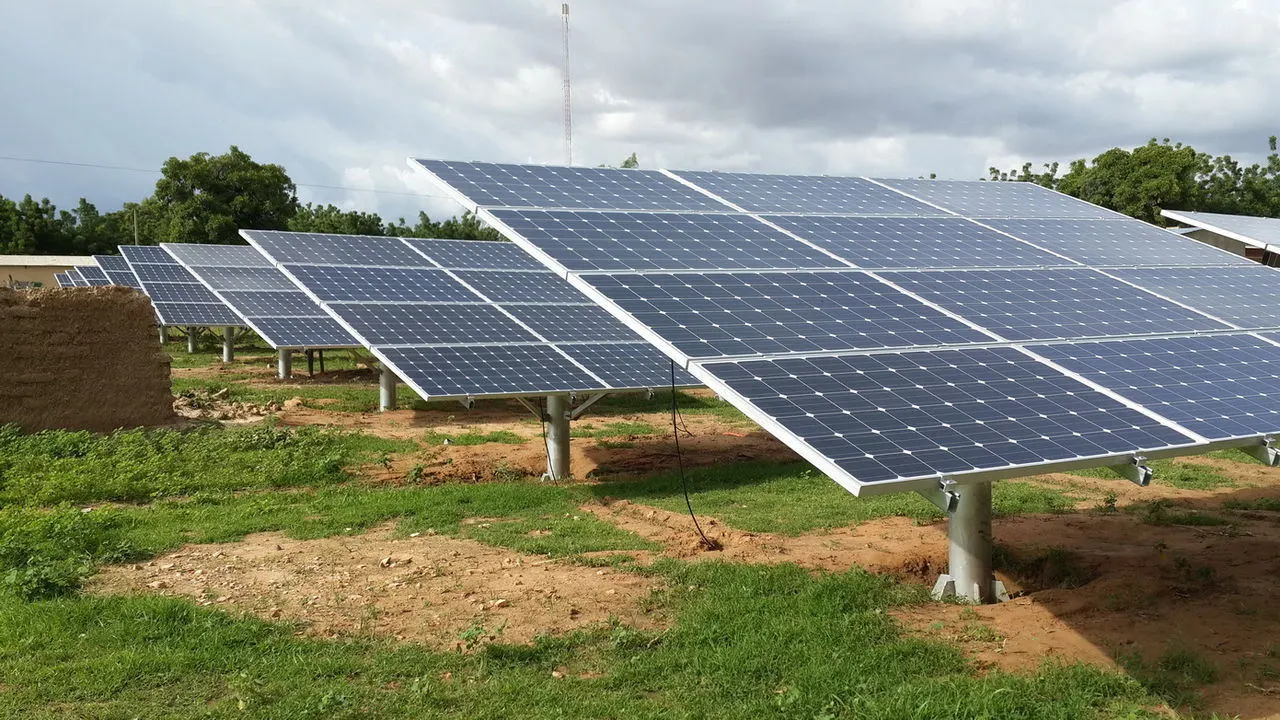 Application du boîtier de combinaison AC dans l'industrie photovoltaïque distribuée