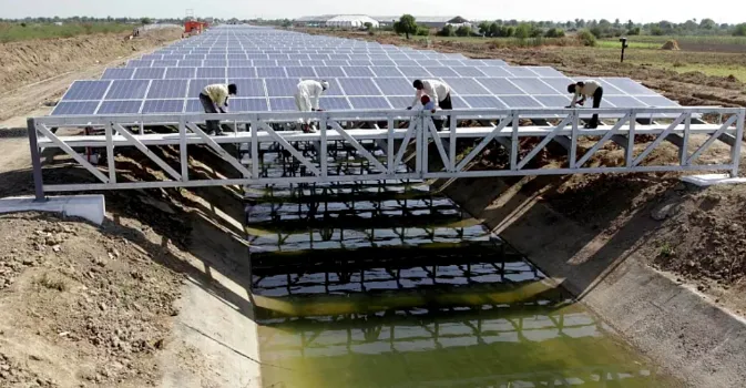 Een nieuw concept van fotovoltaïsche zonne-energie, fotovoltaïsche zonne-energie op het kanaal!