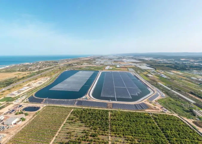 Het Israëlische Teralight heeft Israëls grootste drijvende fotovoltaïsche project voltooid