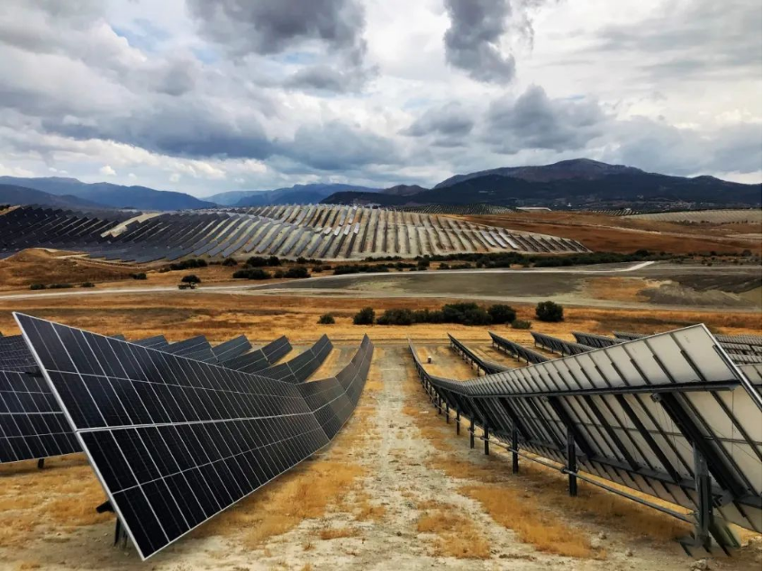 Photovoltaic komersial terus berkembang ing Spanyol lan Jerman