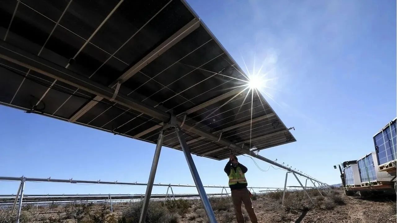 Năng lượng mặt trời và pin sẽ thống trị năng lực sản xuất điện của Mỹ vào năm 2024