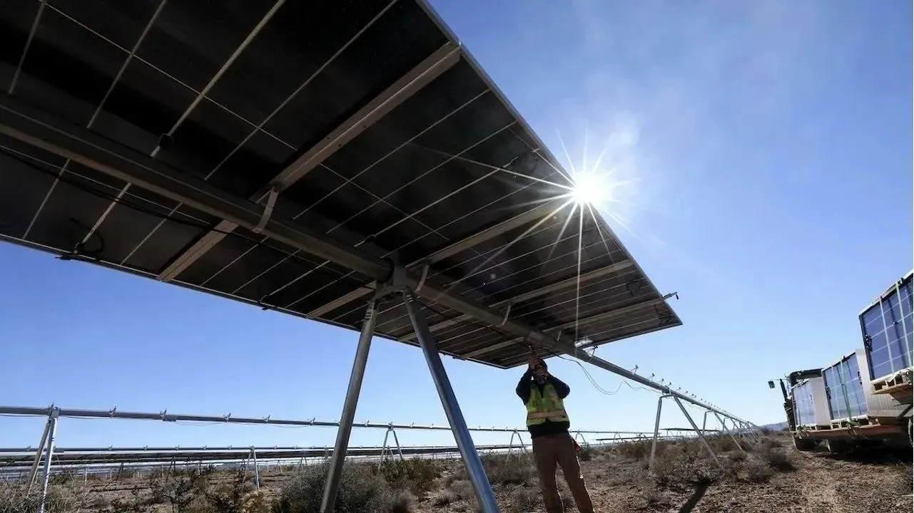 انرژی خورشیدی و باتری ها بر ظرفیت تولید برق ایالات متحده در سال 2024 مسلط خواهند شد