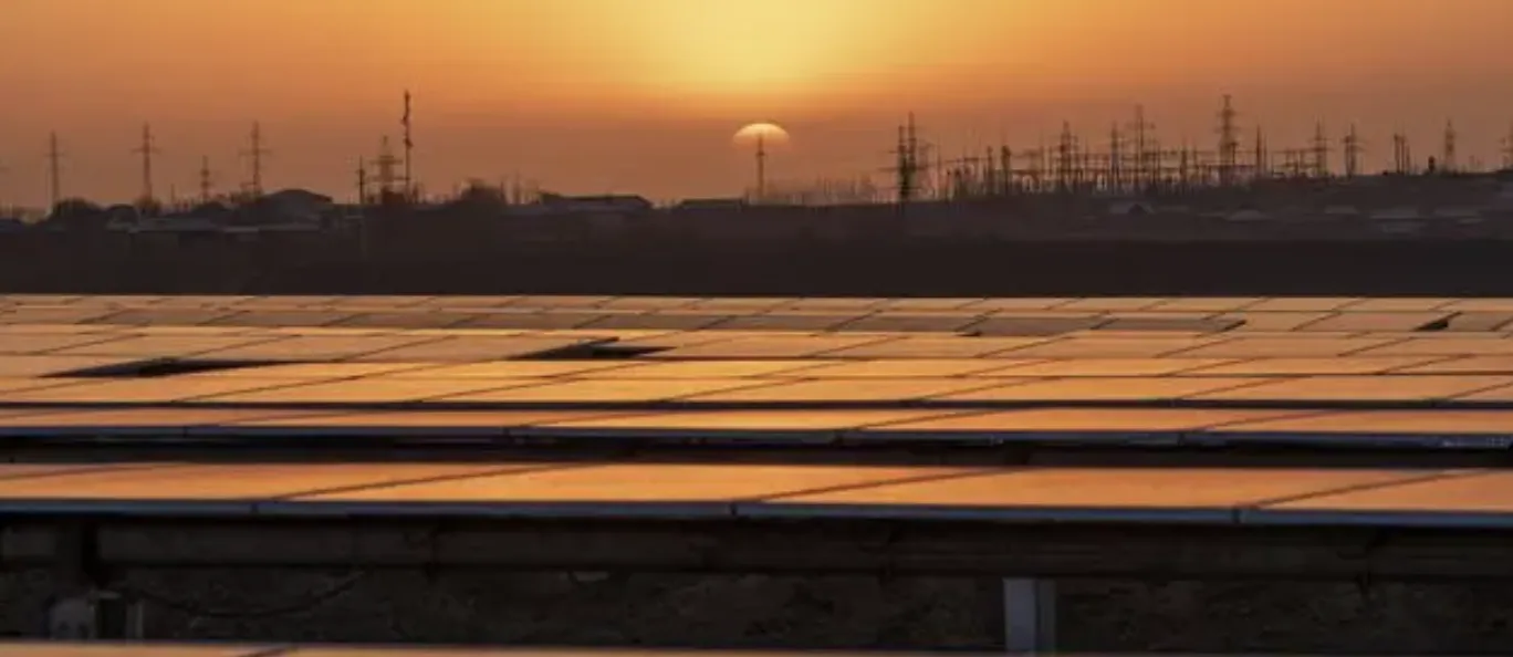 Besøker Samarkand Photovoltaic Project i Usbekistan