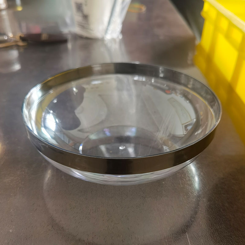 Ciotola rotonda in plastica con bordo metallico lucido