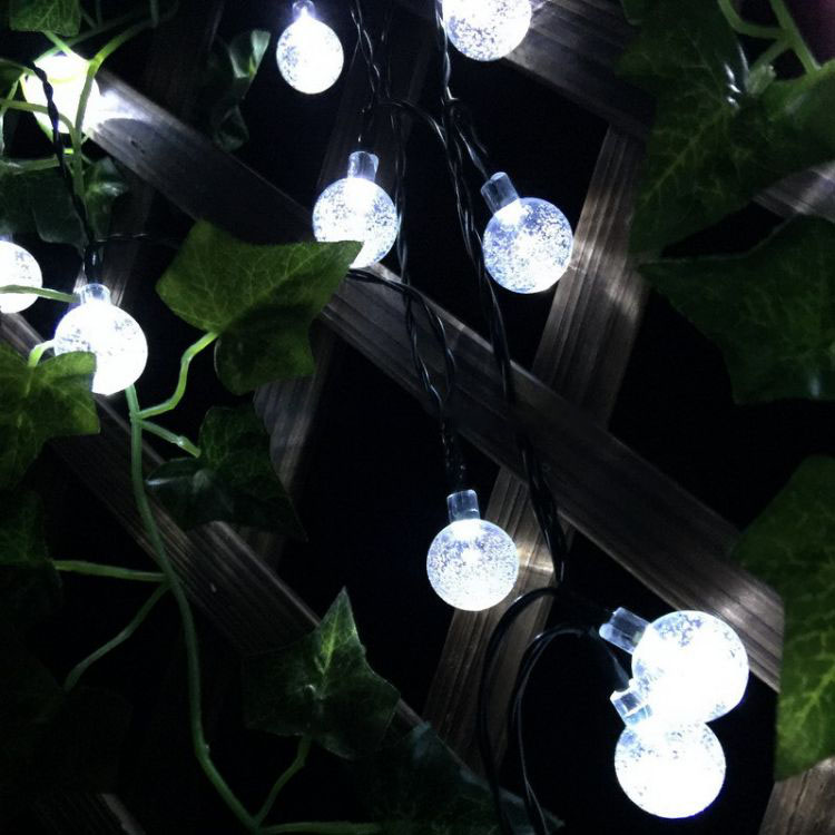 Luces solares de la secuencia de la bola clara decorativa de la burbuja de la Navidad de alto brillo de la prenda impermeable al aire libre 30 LED