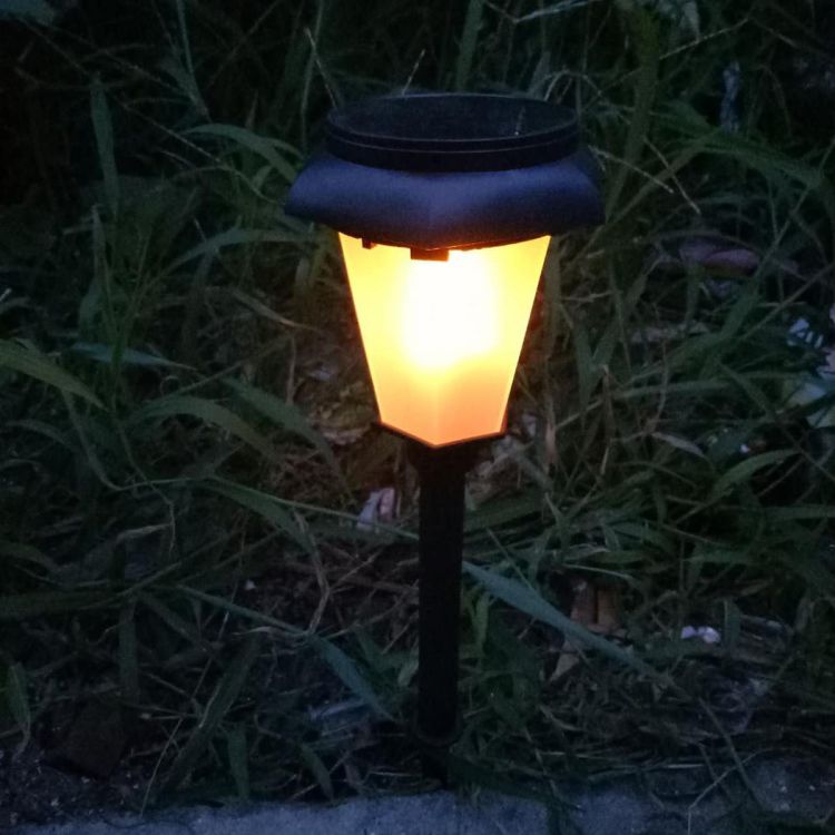Lampe de pelouse hexagonale deux-en-un à flamme solaire à LED étanche