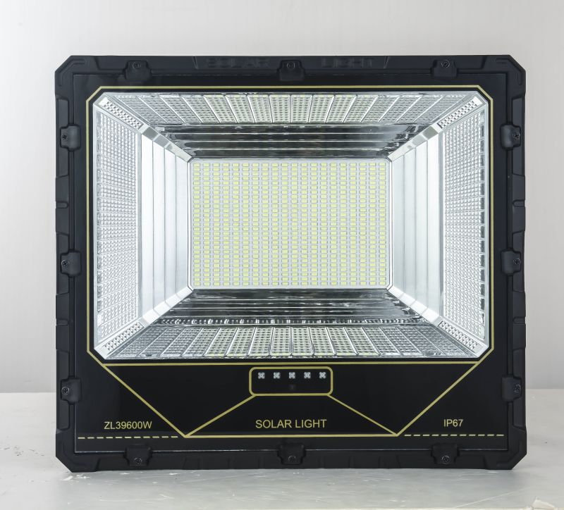 Luz LED de inundación solar al aire libre impermeable IP65 de alto brillo