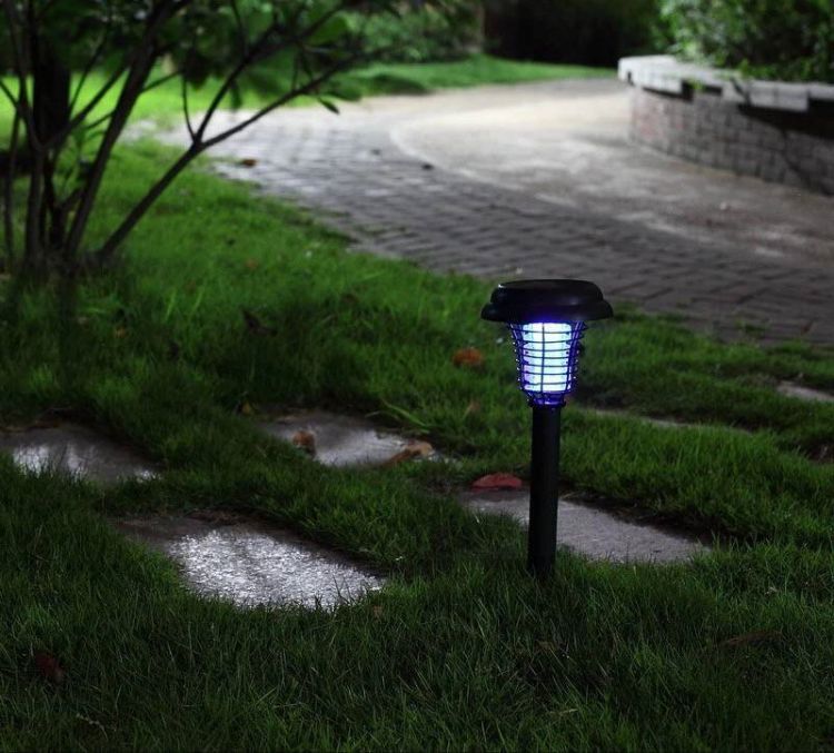 Luz LED para matar mosquitos recargable con energía solar para exteriores