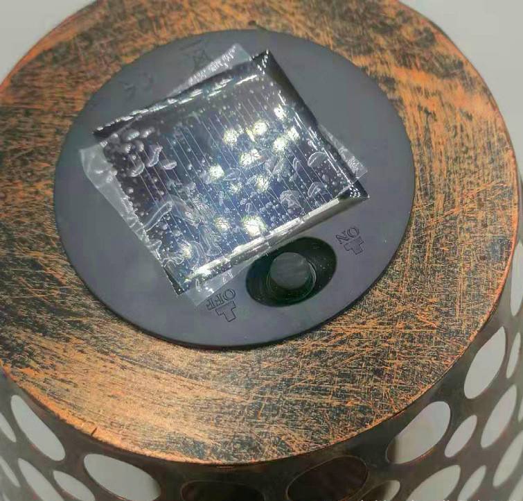 Lampe de table solaire à motif de points en métal étanche pour l'extérieur