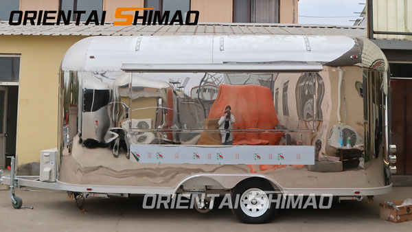 Oosterse shimao-airstream voedseltrailer
