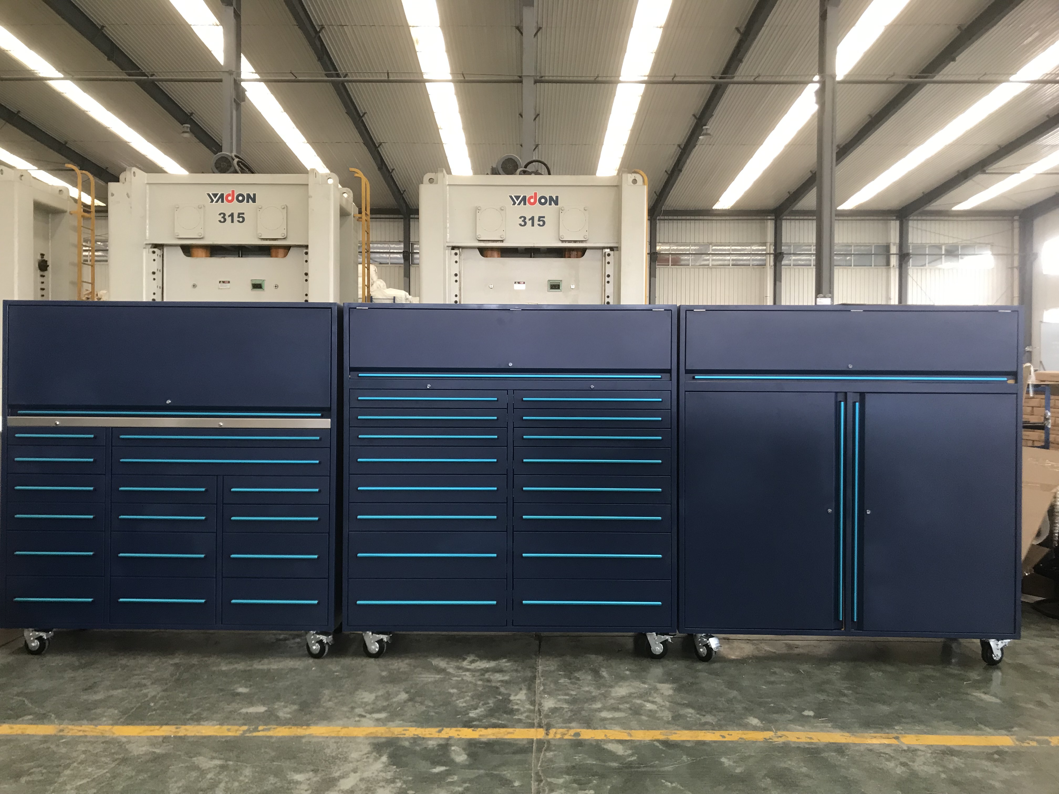 La société CYJY lance une nouvelle armoire à outils combinée pour garage, qui a été produite et prête à être expédiée.
