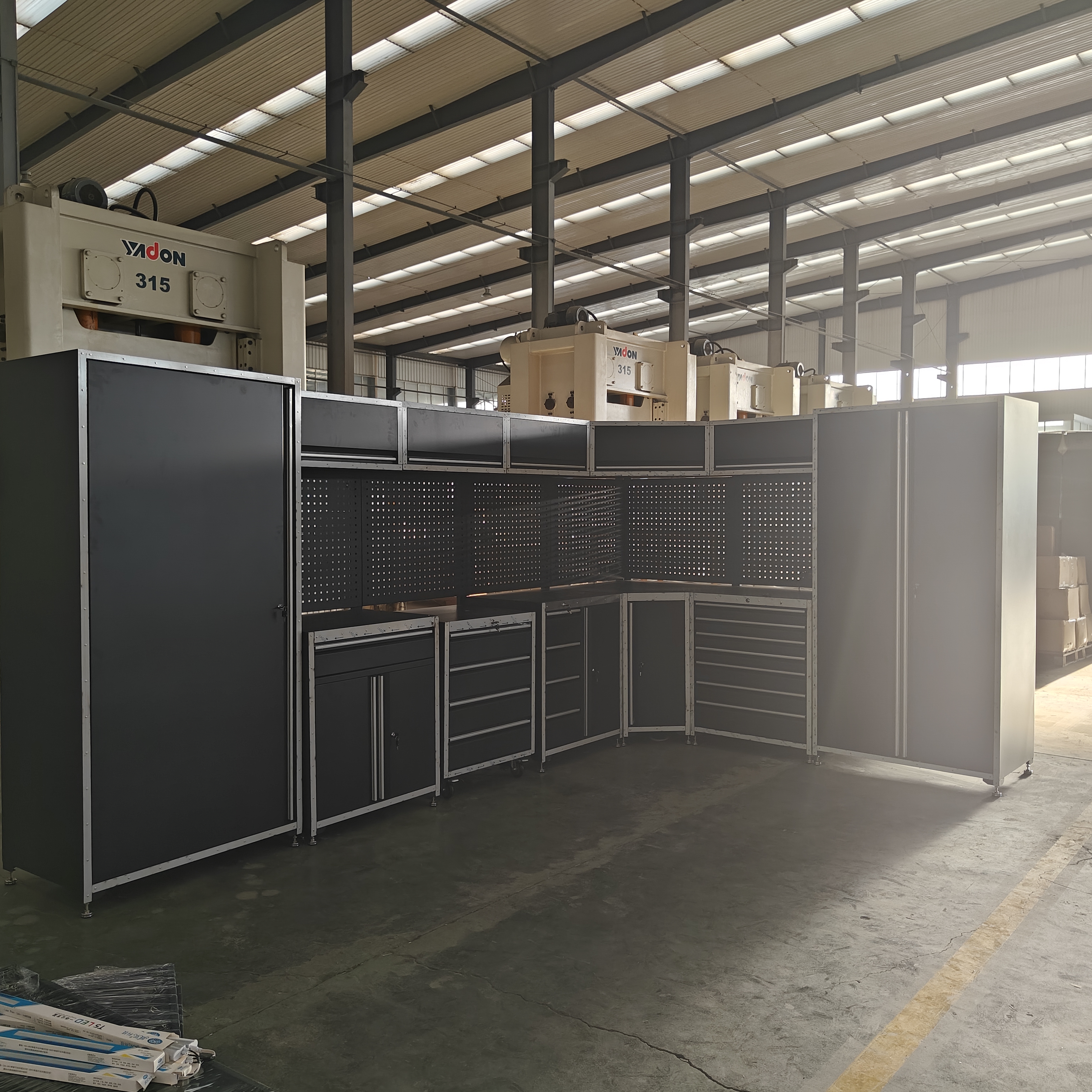 Firma CYJY pomyślnie zakończyła produkcję kombinacji szaf garażowych ze stali walcowanej na zimno i wkrótce rozpocznie nowy rozdział!