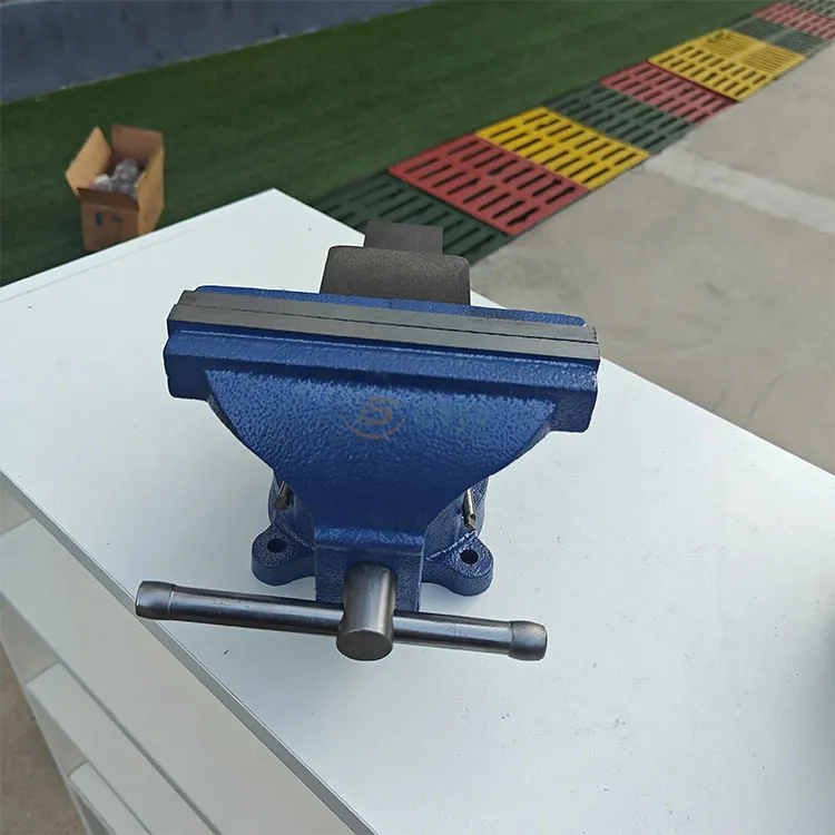 Bench Vise with Anvil