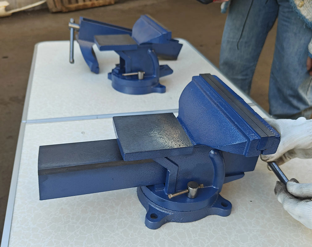 Vertical Bench Vise