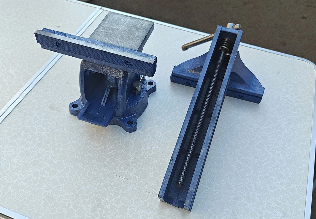 Vertical Bench Vise