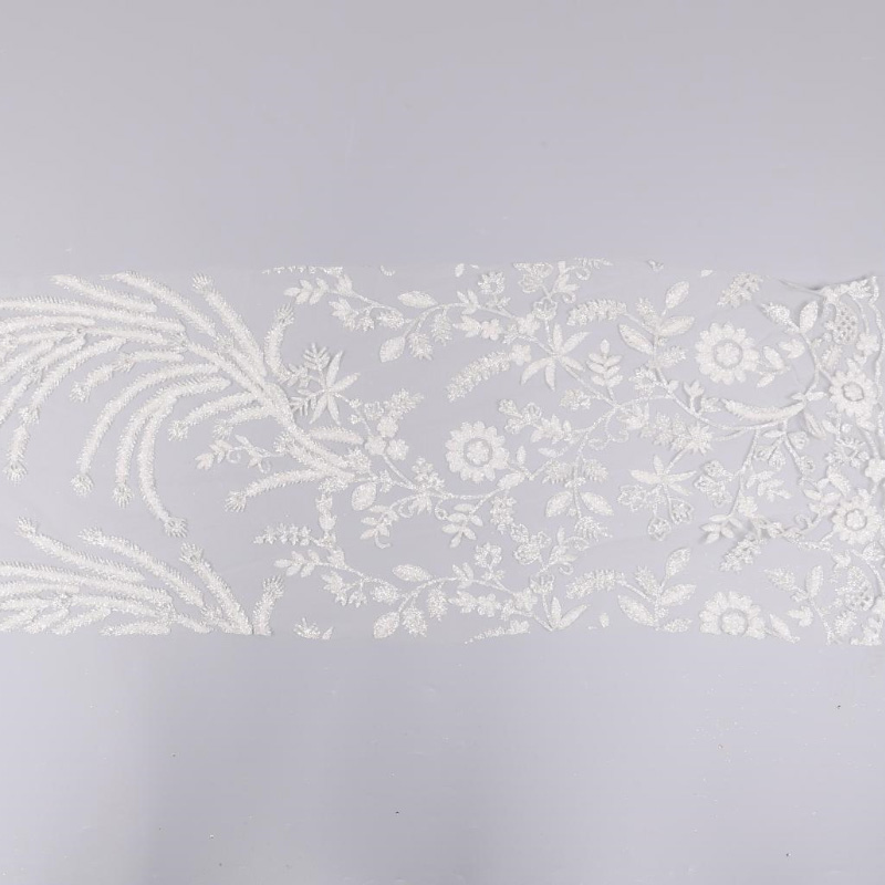 Sølv og hvite paljetter med gjennomsiktig perlerør brudekjolestoff