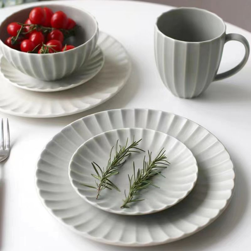 Chrysanthemum Pattern Solid Color Matte Ceramic Dinner Plate and Snack Plate Set