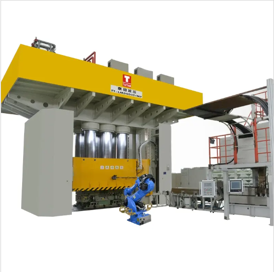 Introduction de la presse de moulage de composites hydrauliques de 5 000 tonnes