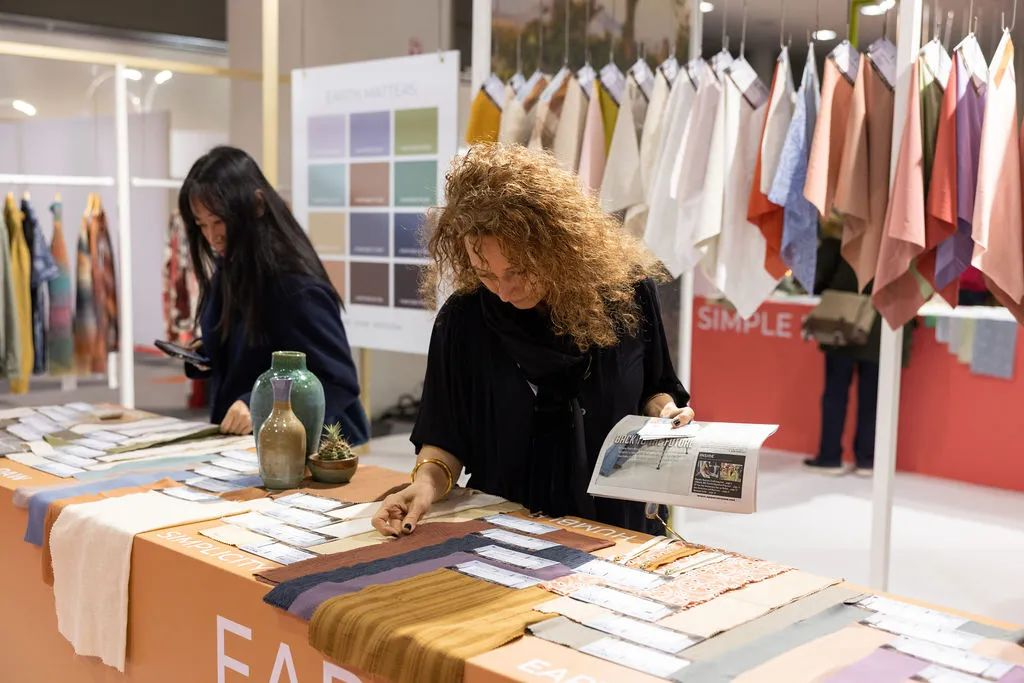 More than 1,000 New York merchants appeared in New York Texworld Apparel Fabric Exhibition