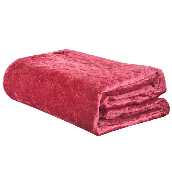 Couverture matelassée en relief rouge