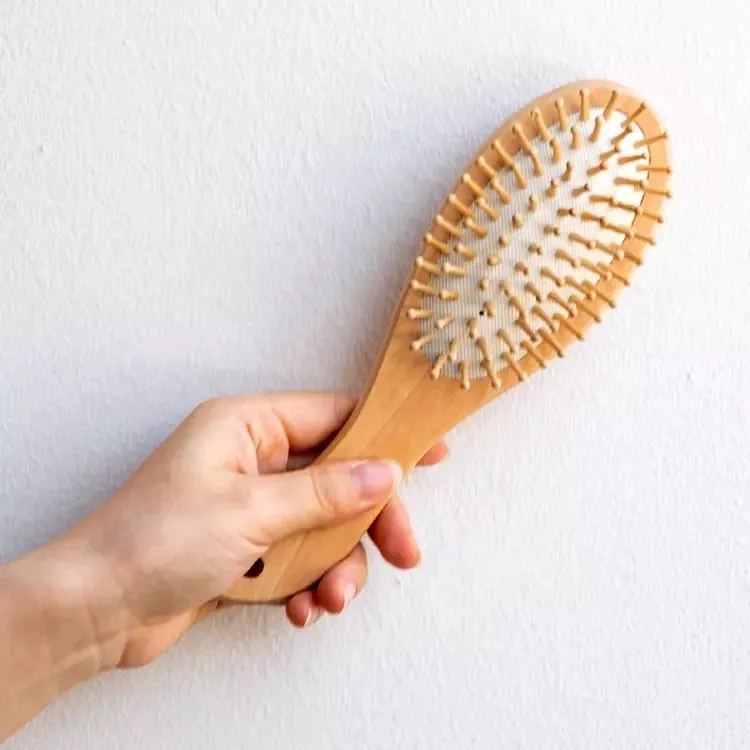 Spazzola per capelli da massaggio in legno