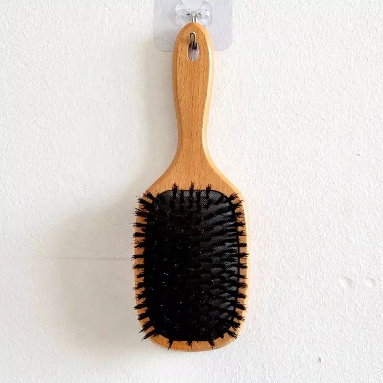 Dřevěný paddle kartáč na vlasy