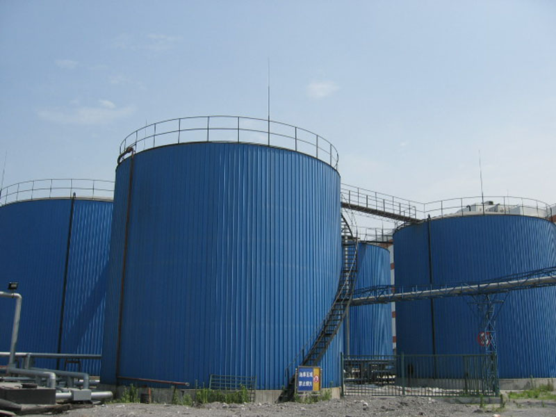 Réservoir de stockage de bitume à grande échelle