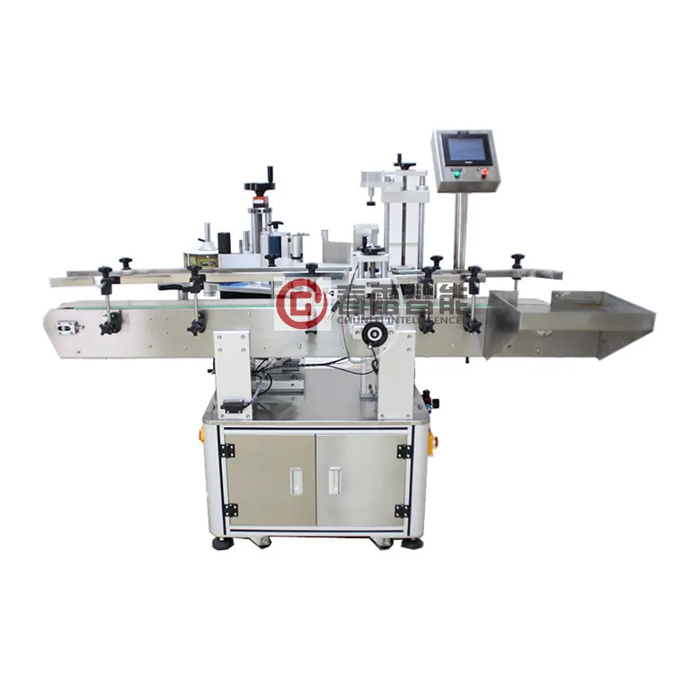 Automatic plastic bottle labeling machine