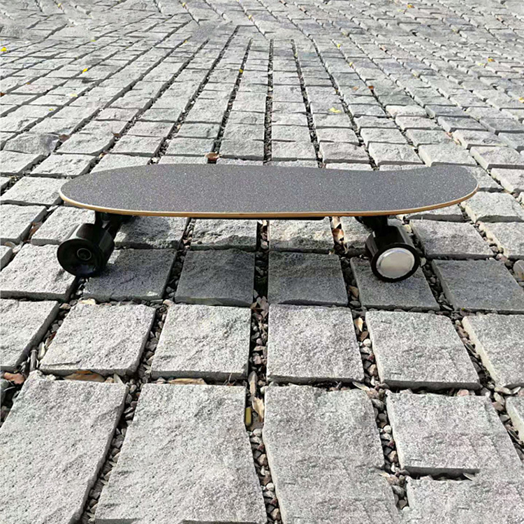 Skateboard intelligenti a 4 ruote