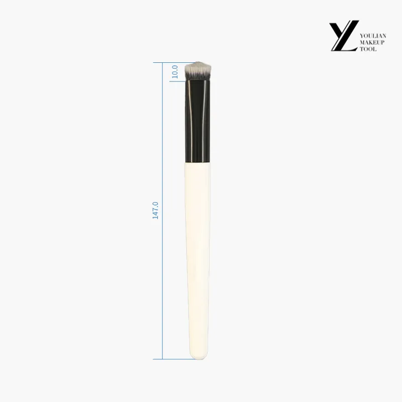 Triangle Concealer Brush