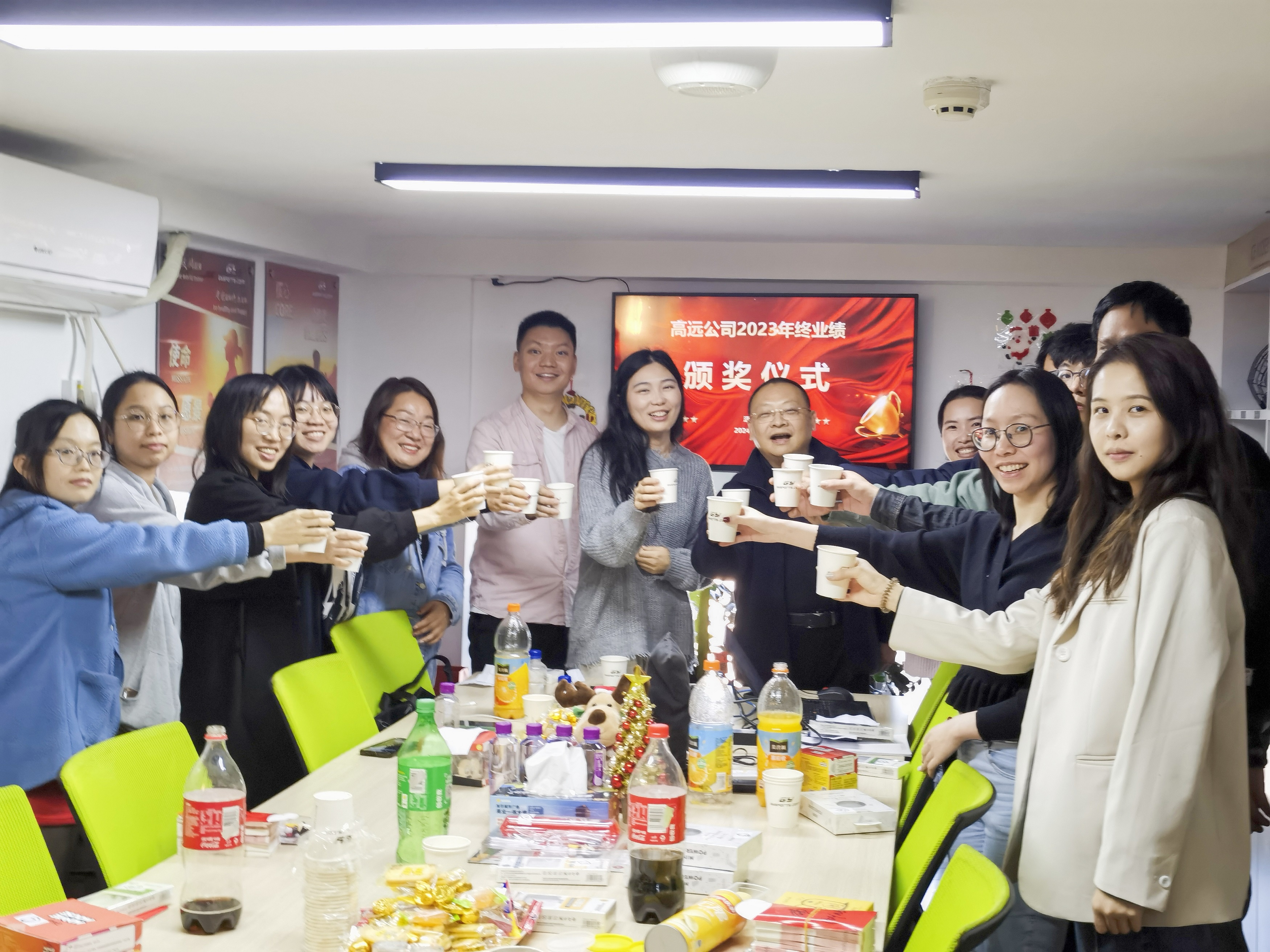 GY Company hosted the year-end performance commendation meeting for 2023, bringing in the New Year with a high level of morale among the employees.