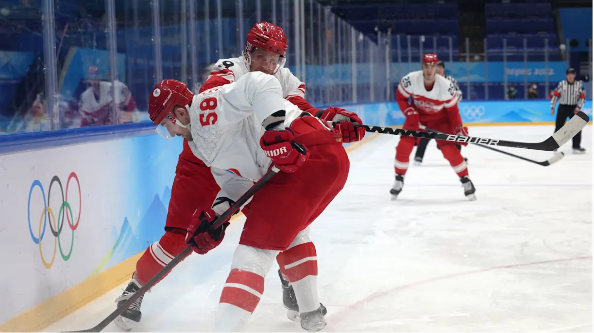 Revisione dell'hockey su ghiaccio negli Stati Uniti e in Canada e quali sono i prodotti dell'hockey caldo?
