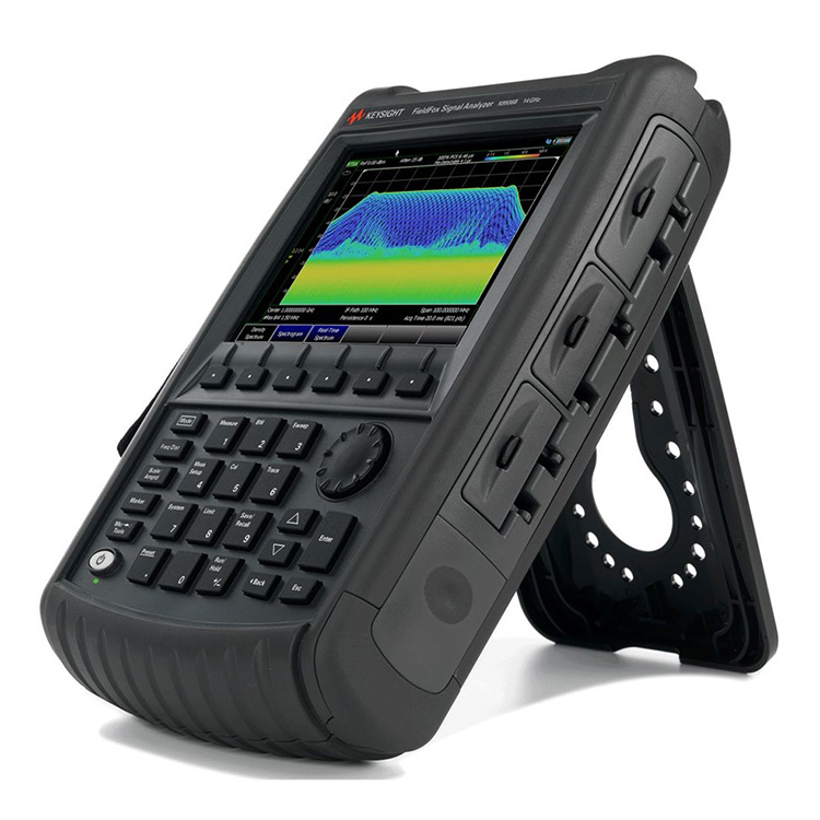 Analyseur de spectre micro-ondes portatif FieldFox N9936B