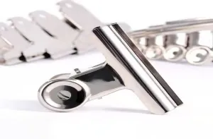 Entrega diaria de estampado de chapa HY: clips metálicos de acero inoxidable enviados a Tailandia
