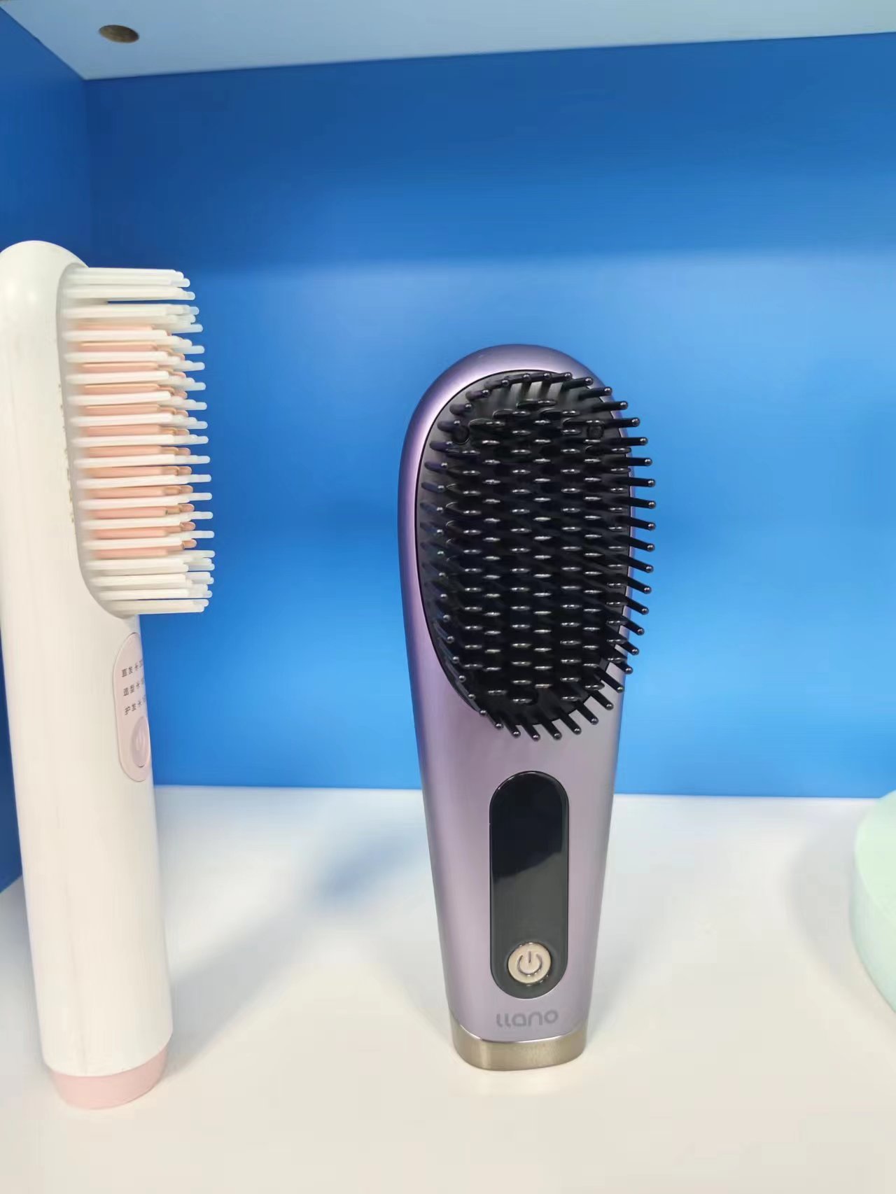 Hair straightening comb: Keeps your hair smooth, shiny and healthy
