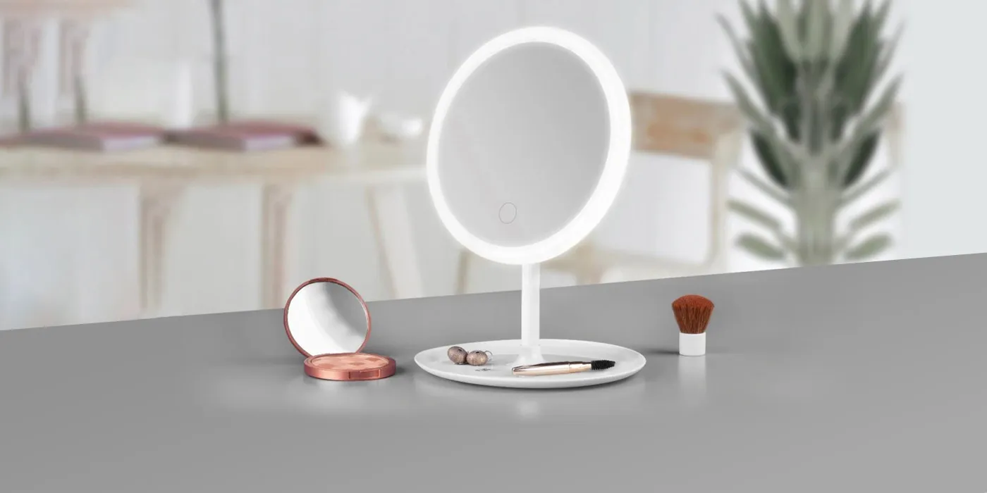 Miroir de maquillage LED de bureau : un outil de beauté polyvalent !