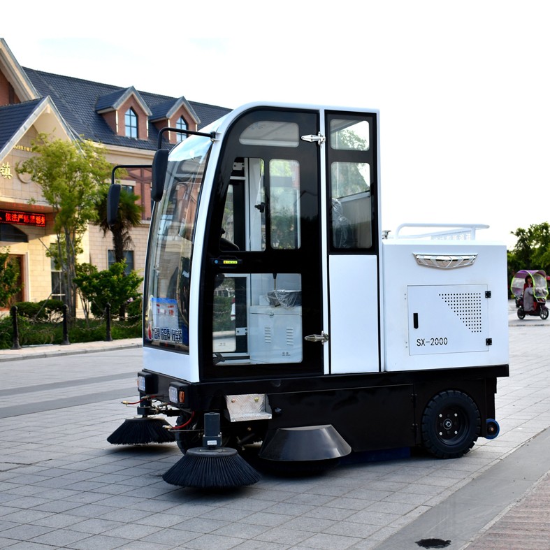 Rechargeable street sweeper - 1 