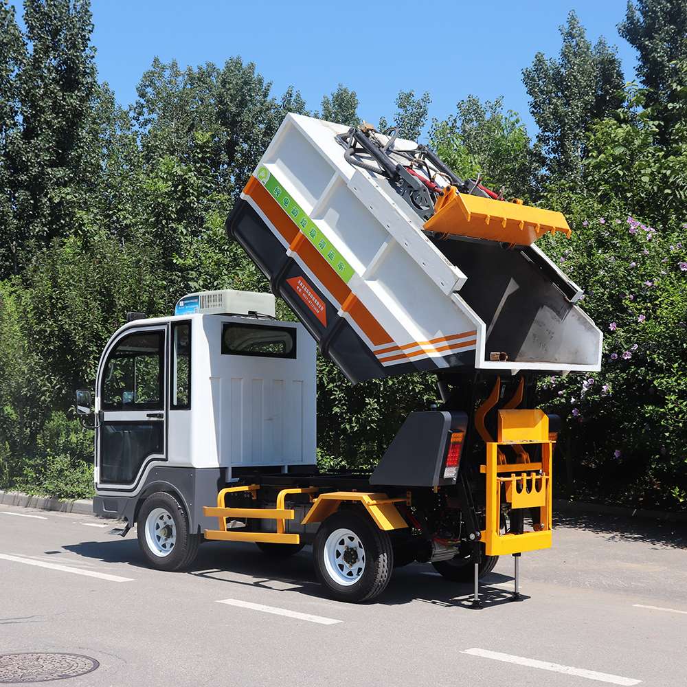 Rear mounted electric garbage truck - 1