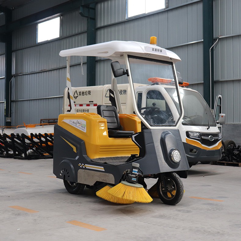 Small sanitation electric sweeper - 3