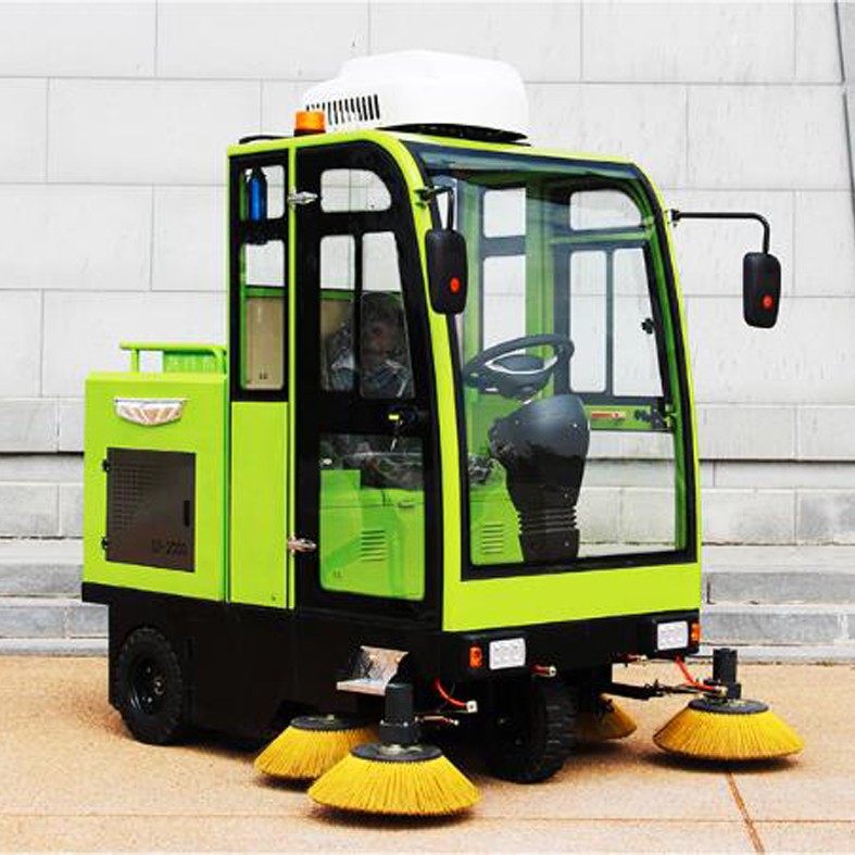 Rechargeable street sweeper - 3 