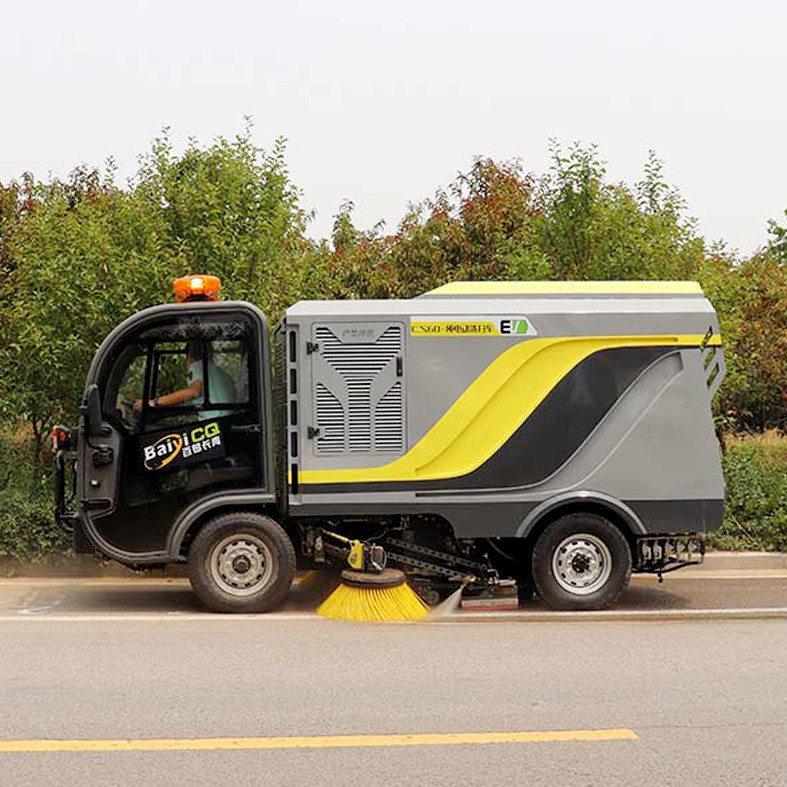 Electric sweeping and cleaning vehicle - 3 