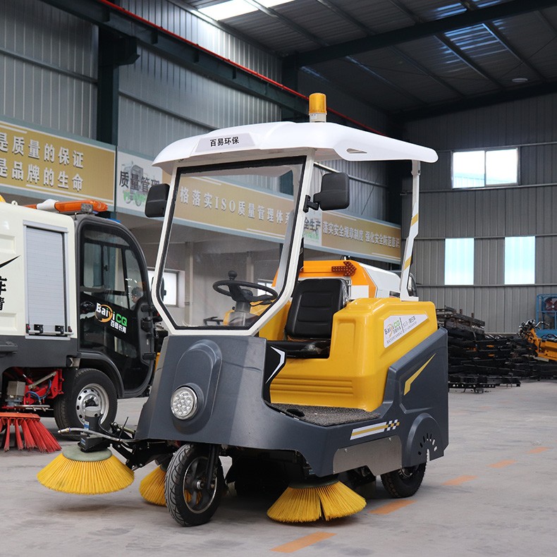 Small sanitation electric sweeper - 4 